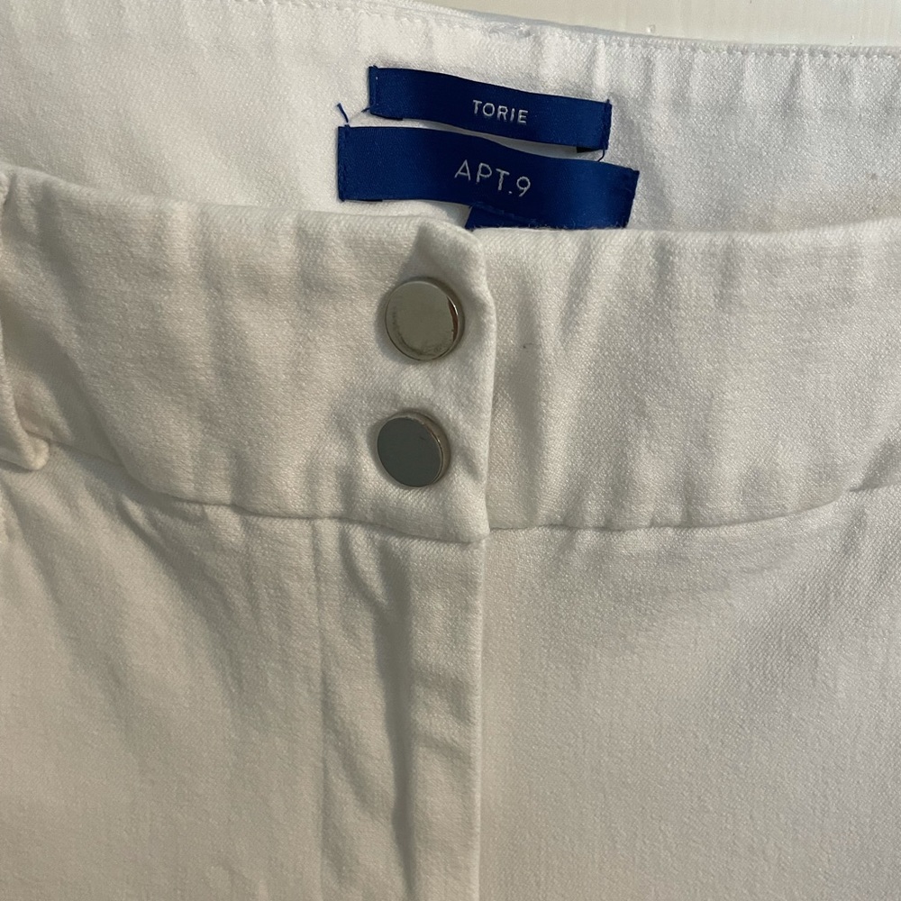 White Capri pants
